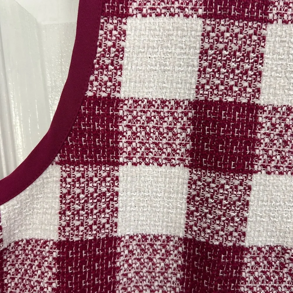 Liz Claiborne Women’s Sleeveless Gingham Tweed Raspberry and White Top - Picture 5 of 6
